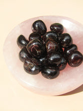 Load image into Gallery viewer, Garnet Tumbled stone - Small